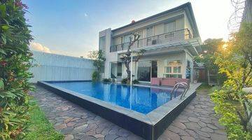 Gambar 1 Di  Rumah Full Furnished Ada Kolam Renangnya