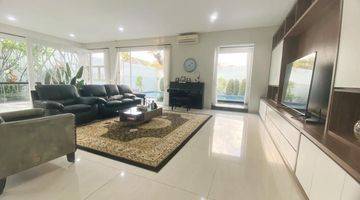 Gambar 3 Di  Rumah Full Furnished Ada Kolam Renangnya