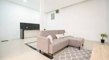 Gambar 1 Rumah Mewah Semi Furnished Bisa Nego 15 menit ke The Breeze BSD City J20856