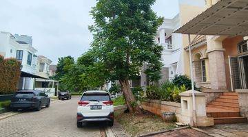 Gambar 2 Rumah Flamboyan 2,5 Lantai Disewakan Semi Furnished Ada Jogging Track di PIK