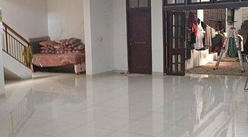 Gambar 4 Rumah 2 Lantai Disewakan 6+1 KT Ada AC di Karang Permai Pluit