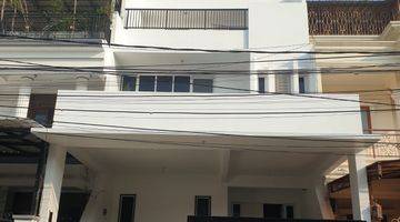 Gambar 1 Rumah 3,5 Lantai Dijual Semi Furnished Siap Huni Full Renovasi di STS Sunter