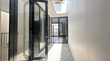 foto lainnya brand new house modern tropical