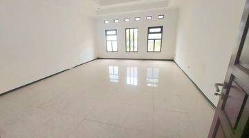 Gambar 1 Rumah Bagus Unfurnished SHM di Setramurni, Bandung