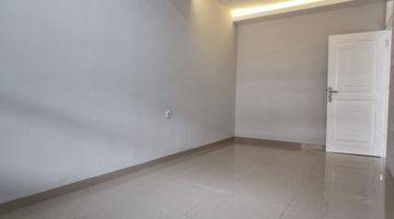 Gambar 4 Rumah Bagus Unfurnished SHM di Kopo Permai , Bandung