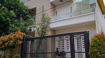 Gambar 2 Rumah 3 Lantai Bagus Semi Furnished Di Green Ville, Jakarta Barat