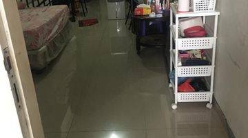 Gambar 3 Rumah bebas banjir 3,5 lantai Barat di Duri Kepa Jakarta Barat