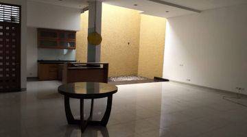 Gambar 2 Rumah 2 Lantai semi Furnished di Taman Kedoya Baru Jakarta Barat