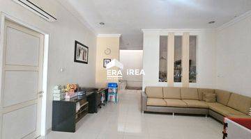 ruang tamu rumah murah 2 lantai di