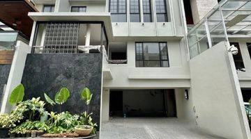 Gambar 4 For Sale Modern Tropical Townhouse, Hadap Timur, Newly Renovated