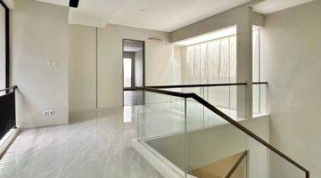 Gambar 3 For Sale Modern Tropical Townhouse, Hadap Timur, Newly Renovated