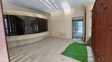 tampak depan ruang usaha lokasi premium sayap