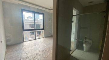 Gambar 5 Rumah 3,5 Lantai Semi Furnished di Garden House, PIK 1