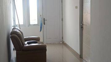 ruang keluarga rumah siap huni 2 lantai