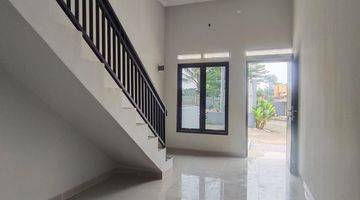 ruang tamu rumah di jual 2 lantai