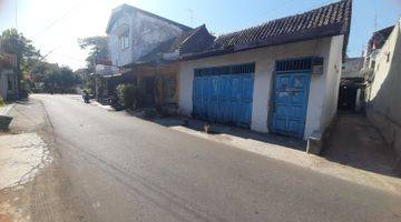 Gambar 5 Rumah Tua Depan Ps Legi 