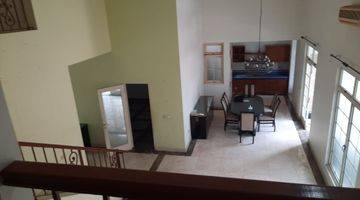 Gambar 4 Rumah 2,5 Lantai Full Furnish, Bagus, Siap Huni di Giri Loka