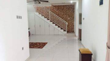 ruang keluarga rumah siap huni hook strategis