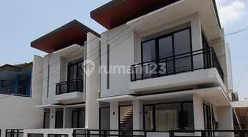 tampak depan rumah baru hook minimalis pusatkota