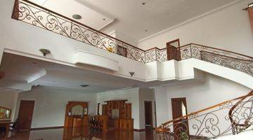 ruang keluarga rumah mewah harga terbaik kawasan