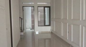 ruang tamu rumah baru minimalis siap huni