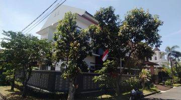 tampak depan rumah mewah minimalis di komp