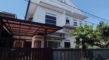 tampak depan rumah mewah minimalis di komp