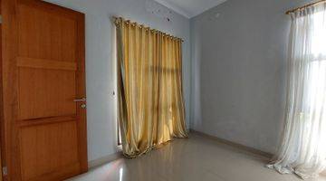 kamar tidur rumah 2 lantai di cinere