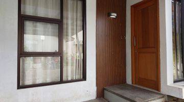 tampak depan rumah 2 lantai di cinere