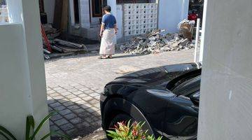 Gambar 1 Rumah Minimalis Dengan Kolam Renang di Kerobokan Area