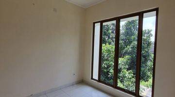 Gambar 5 Rumah 2 Lantai Baru Unfurnished Sertifikat Hak Milik di Emerald Garden District Emerald Bintaro, Tangerang Selatan