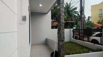 Gambar 1 Di jual cepat rumah 2 lantai di kencana loka BSD