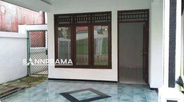 garasi/carport rumah mewah bagus di jl
