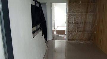 ruang keluarga rumah 2 lantai shm dalam