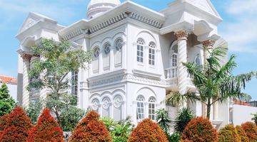 tampak depan rumah mewah konsep resort european