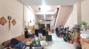 Gambar 2 Rumah 3 Lantai Bagus Semi Furnished, Jalan Wahidin, Medan