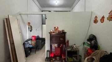 Gambar 3 Rumah 3 Lantai Butuh Renovasi Unfurnished SHM Jalan Bambu Iv, Medan