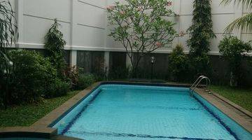 kolam renang disewakan rumah bagus dan nyaman