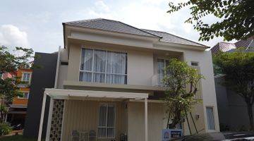 tampak depan dijual rumah di cluster omaha