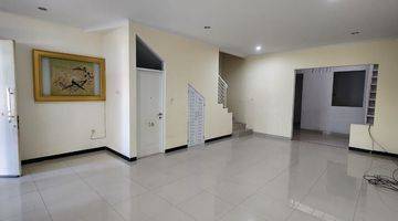 Gambar 1 Dijual Rumah Taman Kopo Indah Pinewood 2 Lantai Bagus Nego