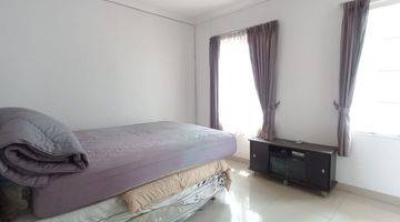 Gambar 3 Rumah 2 Lantai Semi Furnished Oakwood