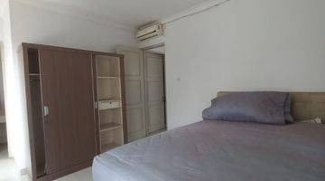 Gambar 2 Rumah 2 Lantai Semi Furnished Oakwood