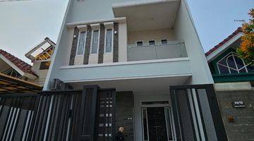 Gambar 1 Rumah 3 Lantai Bagus Furnished SHM di Perum Taman Modern, Cakung, Jakarta Timur , Jakarta Timur