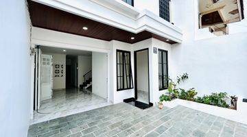 Gambar 3 Rumah Brand New di Tebet Barat 3 Lantai Tipe American Classic