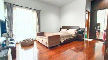 Gambar 4 Rumah 5 Kamar Full Furnished 3 Lantai Terdekat Mall Kelapa Gading