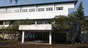 tampak depan gudang daerah pulo gadung