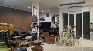 Gambar 3 Rumah Modern 2,5 Lantai Semi Furnish Only One Di Kota Wisata