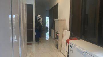 Gambar 3  Rumah 3 Lantai Furnished Bagus SHM - Sertifikat Hak Milik di Pelepah Raya gading Harmoni, Kelapa Gading