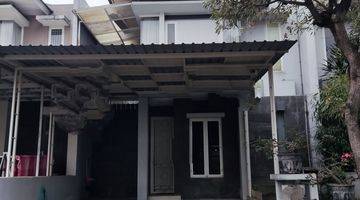tampak depan rumah di royal residence shm