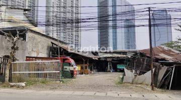 Gambar 1 Tanah Jakarta Barat di area bisnis komersial dekat tol ring road ukuran 40x40 m2 luas tanah 1669 m2 cocok untuk usaha, di kelilingi gedung perkantoran dan gudang hadap barat bisa di lewati kontainer 40 feet